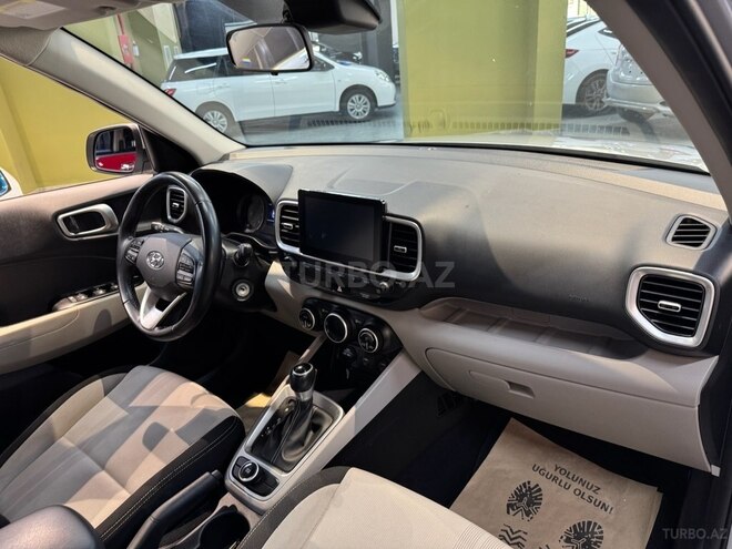 Hyundai Venue-12