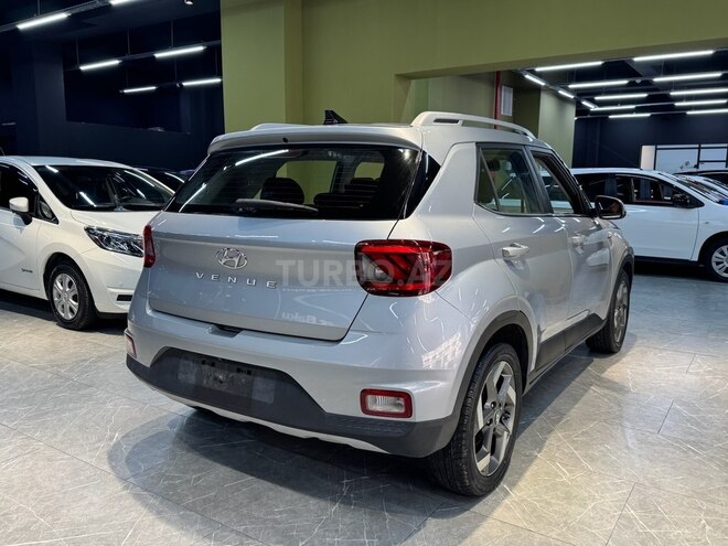 Hyundai Venue-9