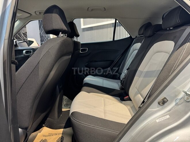 Hyundai Venue-15