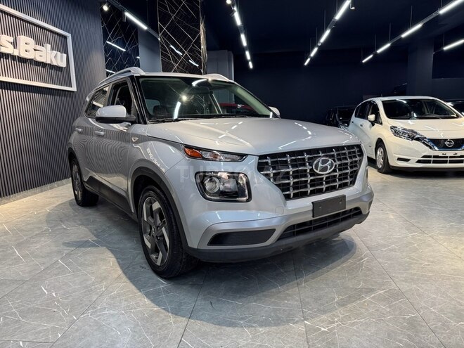 Hyundai Venue-10