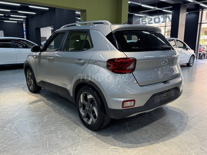 Hyundai Venue-6