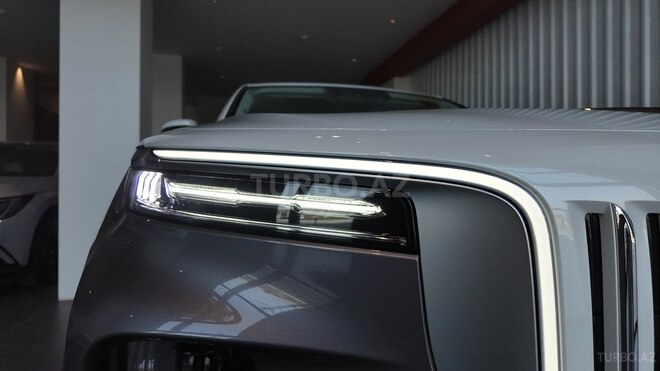 Hongqi E-HS9-7