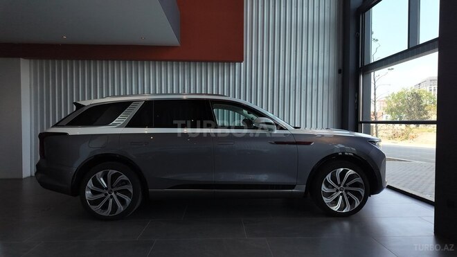 Hongqi E-HS9-3