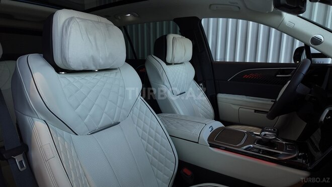 Hongqi E-HS9-18