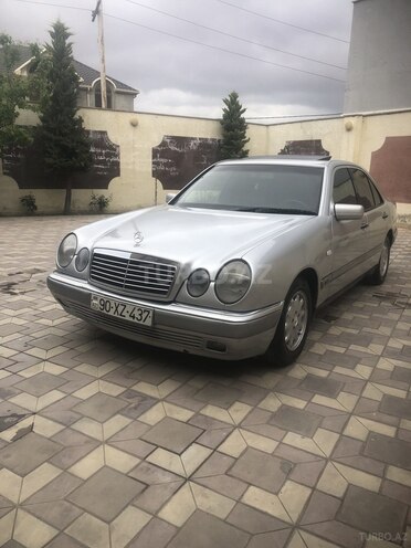 Mercedes E 230 1997, 298,000 km - 2.3 l - Bakı