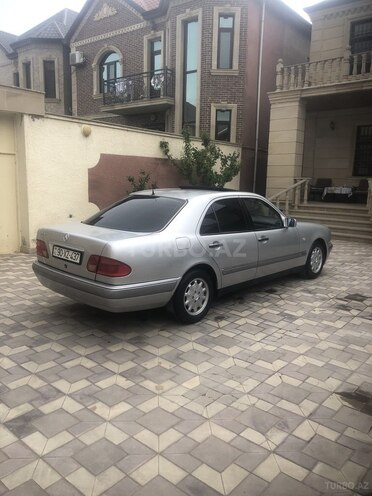 Mercedes E 230 1997, 298,000 km - 2.3 l - Bakı