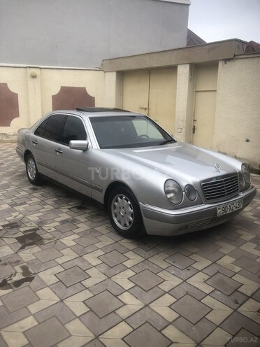 Mercedes E 230 1997, 298,000 km - 2.3 l - Bakı