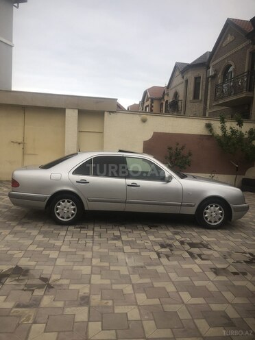 Mercedes E 230 1997, 298,000 km - 2.3 l - Bakı
