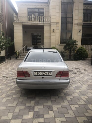 Mercedes E 230 1997, 298,000 km - 2.3 l - Bakı