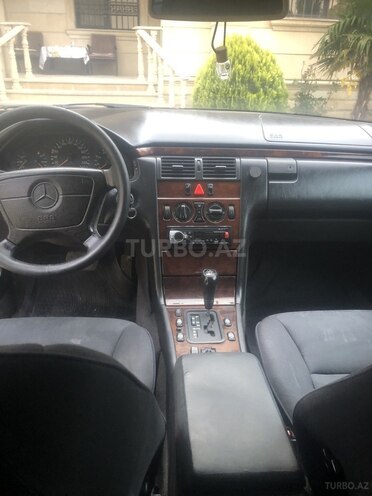 Mercedes E 230 1997, 298,000 km - 2.3 l - Bakı
