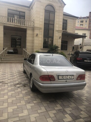 Mercedes E 230 1997, 298,000 km - 2.3 l - Bakı