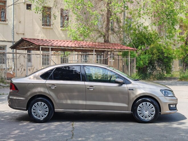 Volkswagen Polo 2018, 256,000 km - 1.6 l - Bakı