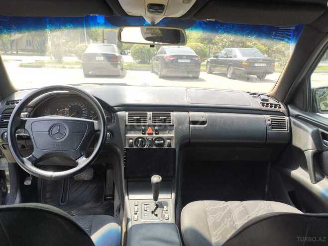 Mercedes E 240 1998, 241,789 km - 2.4 l - Mingəçevir
