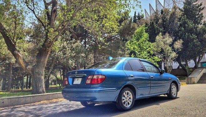 Nissan Sunny 2001, 250,000 km - 1.6 l - Bakı