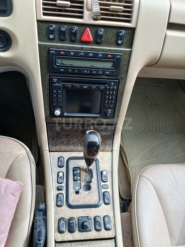 Mercedes E 240 2000, 226,206 km - 2.4 l - Biləsuvar