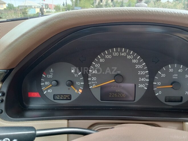 Mercedes E 240 2000, 226,206 km - 2.4 l - Biləsuvar