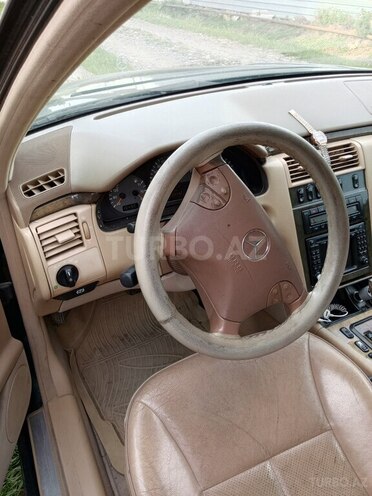 Mercedes E 240 2000, 226,206 km - 2.4 l - Biləsuvar