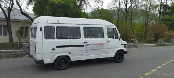 Mercedes 208 D 1985, 350,000 km - 2.5 l - Qax