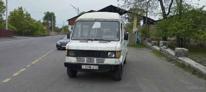 Mercedes 208 D 1985, 350,000 km - 2.5 l - Qax