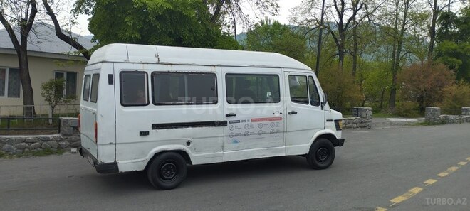 Mercedes 208 D 1985, 350,000 km - 2.5 l - Qax