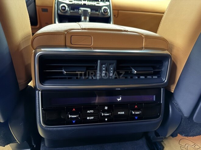 Lexus LX 500d-12