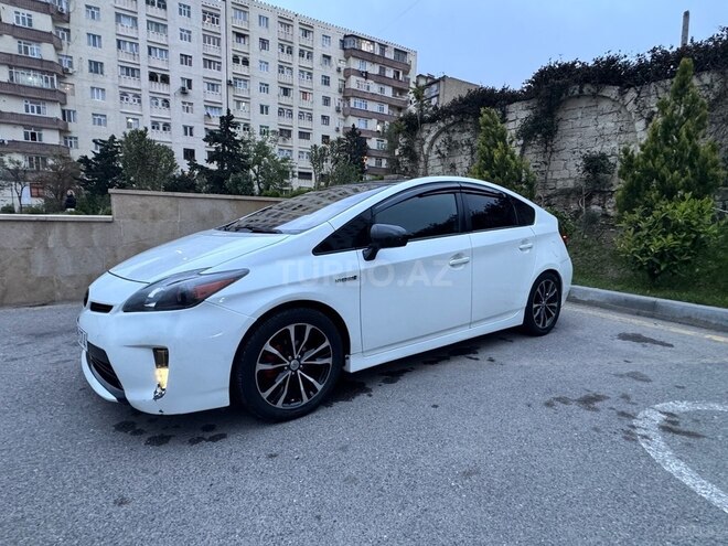 Toyota Prius-5