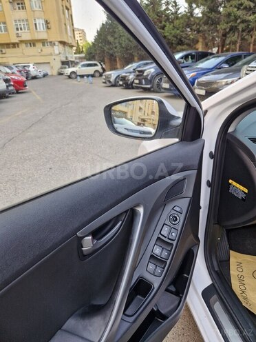 Hyundai Avante 2015, 194,588 km - 1.6 л - Bakı