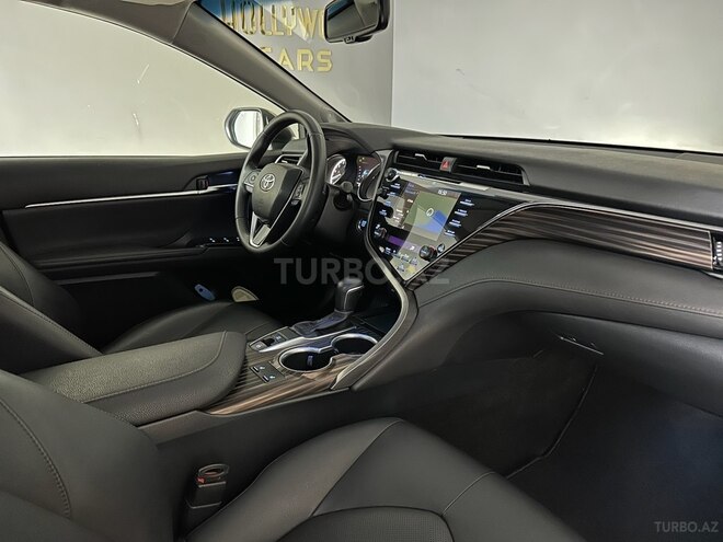 Toyota Camry-15