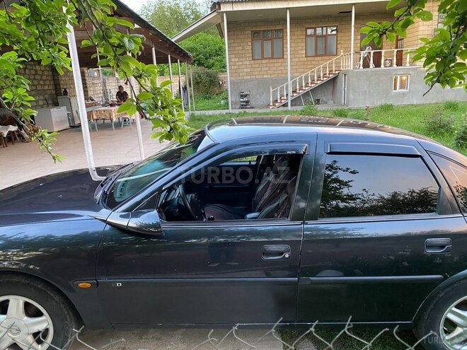 Opel Vectra 1996, 526,816 km - 2.0 l - Qax