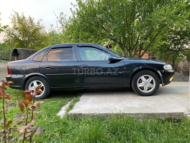 Opel Vectra 1996, 526,816 km - 2.0 l - Qax