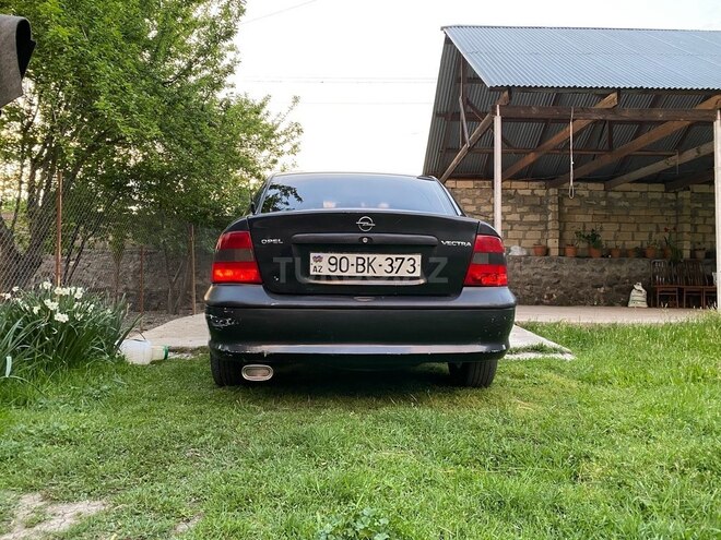 Opel Vectra 1996, 526,816 km - 2.0 l - Qax