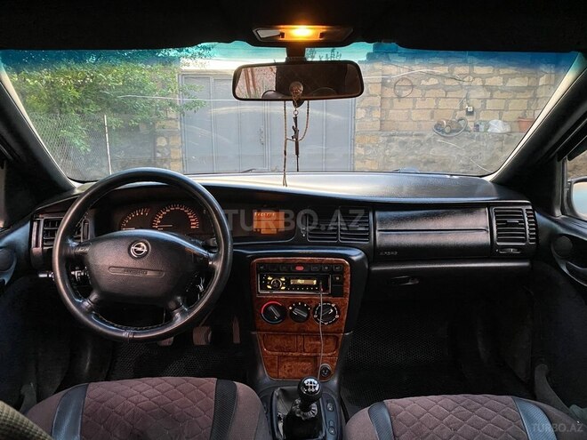 Opel Vectra 1996, 526,816 km - 2.0 l - Qax