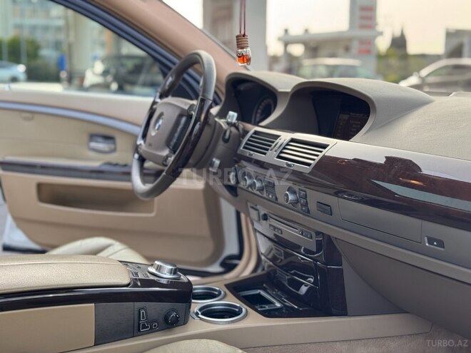 BMW 740-16