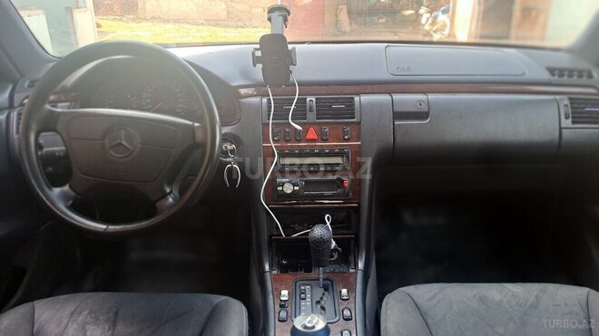 Mercedes E 280 1996, 235,985 km - 2.8 l - Mingəçevir