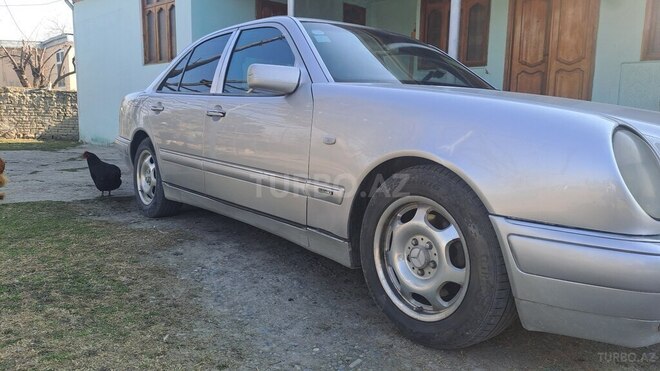 Mercedes E 280 1996, 235,985 km - 2.8 l - Mingəçevir