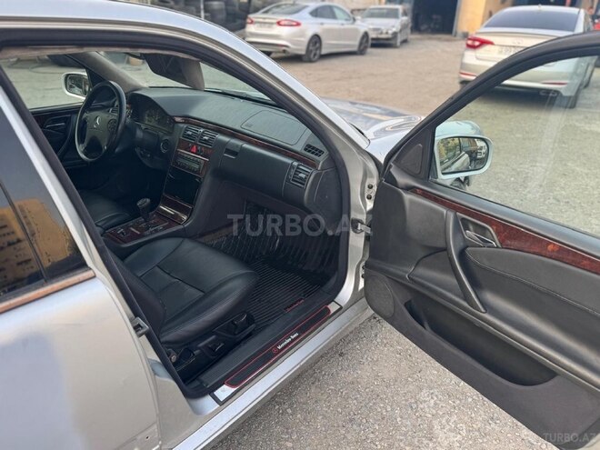 Mercedes E 220 d 2001, 320,000 km - 2.2 л - Bakı