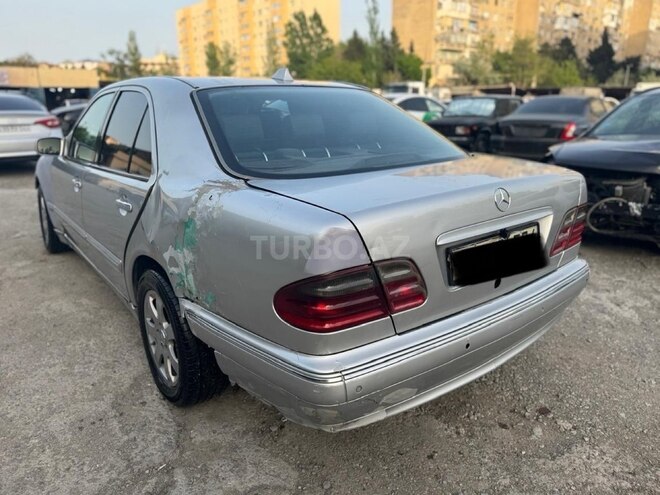 Mercedes E 220 d 2001, 320,000 km - 2.2 л - Bakı