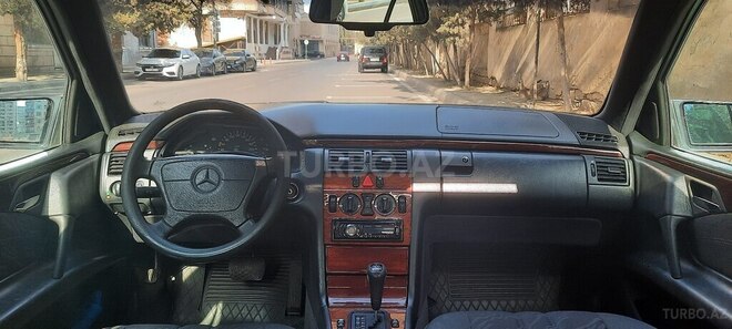 Mercedes E 230 1996, 350,000 km - 2.3 l - Bakı
