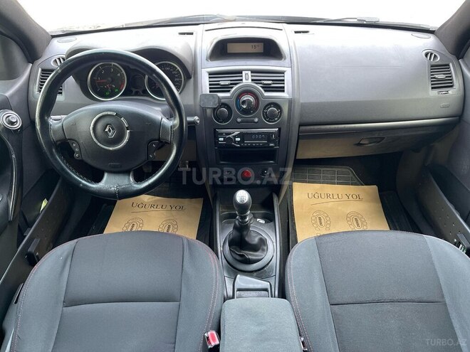 Renault Megane-11