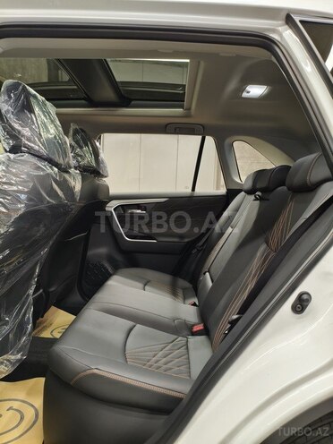 Toyota RAV4-16