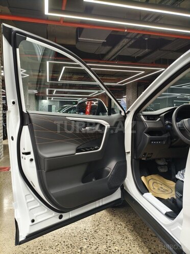 Toyota RAV4-9