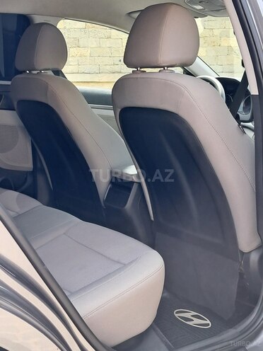 Hyundai Elantra 2017, 18,700 km - 2.0 l - Bakı