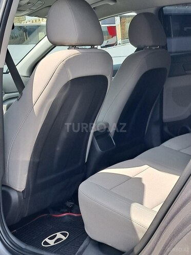 Hyundai Elantra 2017, 18,700 km - 2.0 l - Bakı