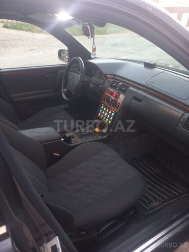Mercedes E 200 1998, 300,000 km - 2.0 l - Bakı