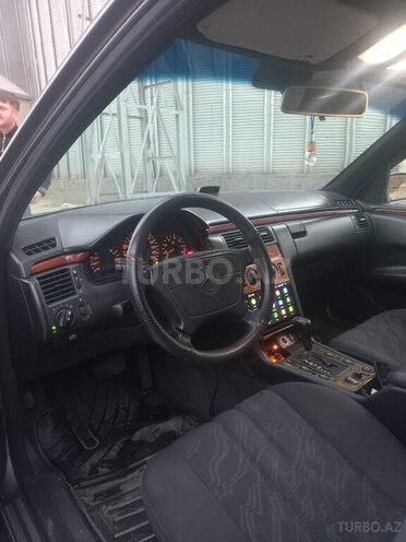 Mercedes E 200 1998, 300,000 km - 2.0 l - Bakı