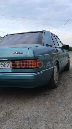 Mercedes 190 1993, 300,000 km - 2.0 l - Samux
