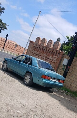 Mercedes 190 1993, 300,000 km - 2.0 l - Samux
