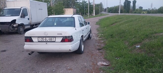 Mercedes E 200 1987, 450,000 km - 2.0 l - Ağstafa