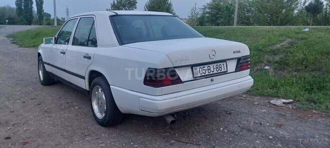 Mercedes E 200 1987, 450,000 km - 2.0 l - Ağstafa