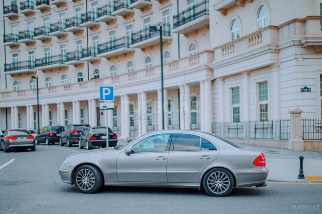 Mercedes E 320 2003, 272,000 km - 3.2 l - Bakı